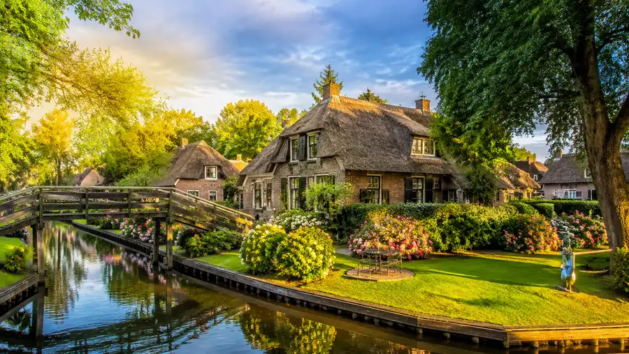 Giethoorn Village History & Key Facts