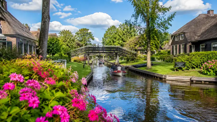 How to Get to Giethoorn Village from Amsterdam